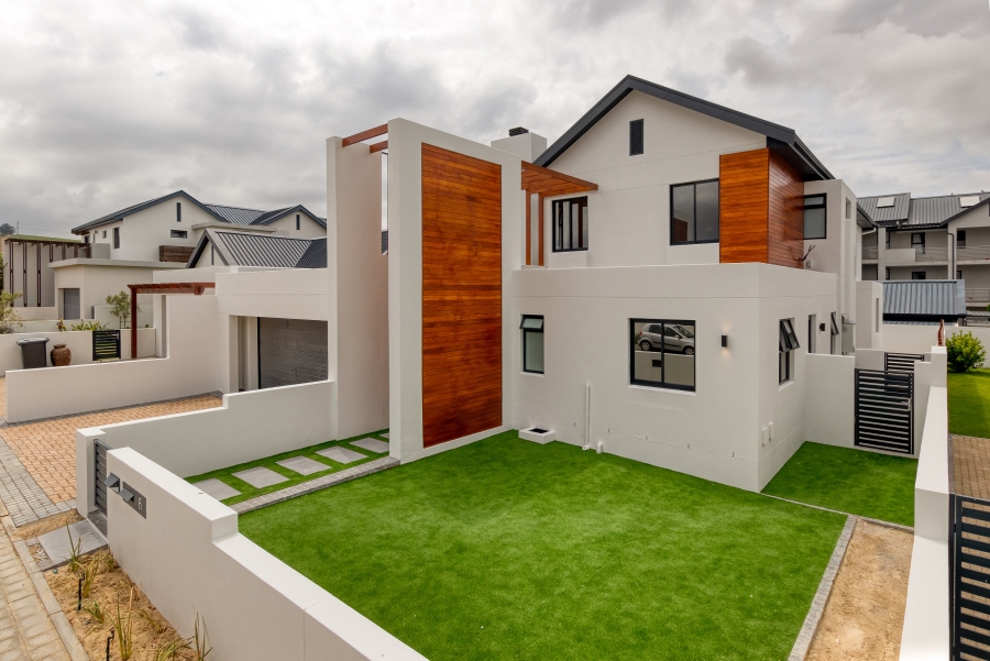 4 Bedroom Property for Sale in Sitari Country Estate Western Cape